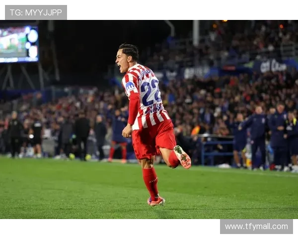 佩杜拉透露那不勒斯对梅努态度谨慎罗马也在关注这名球员的表现